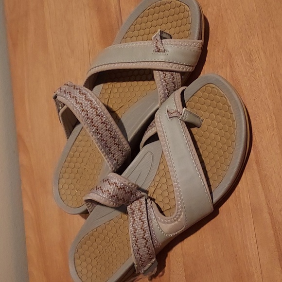 BareTraps Tan and Cream Sandals - Picture 3 of 6